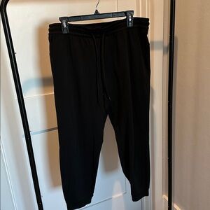 Lululemon Loungeful High-rise cropped Black Jogger Pants